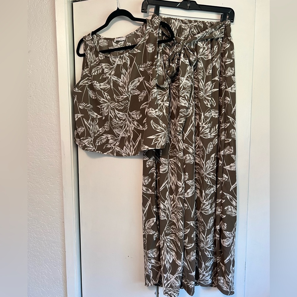 Phil Love Brown and White Leaf Print Two-Piece Set NWOT Large